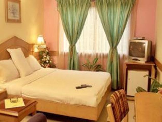 Hotel Nandhini - St. Marks Road Bangalore Room photo